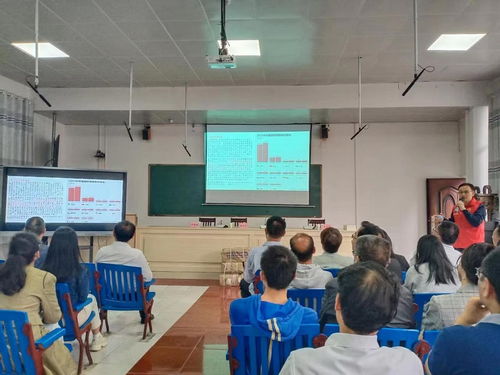 学院开展主题教育送书送教志愿服务活动暨教育咨询